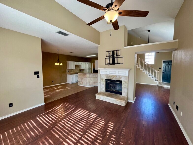 Building Photo - 5810 Spring Sq