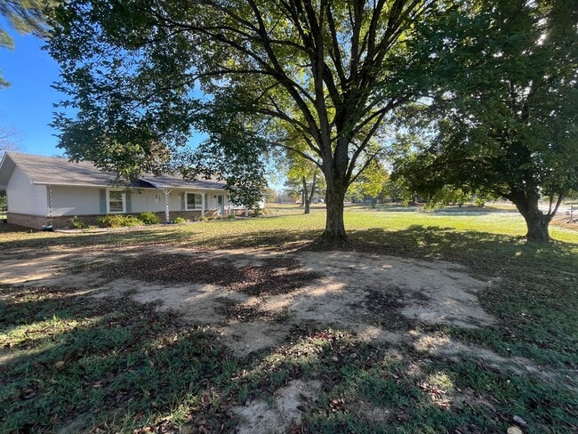 Building Photo - New Listing!