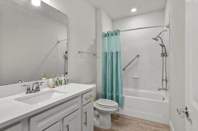 Building Photo - Available Furnished or Unfurnished 2Bed/2Bath+Office in Weslyn Park at Sunbridge