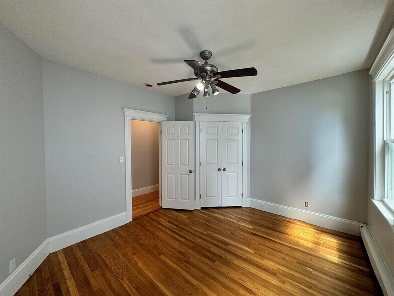 Building Photo - 136 Sharon St