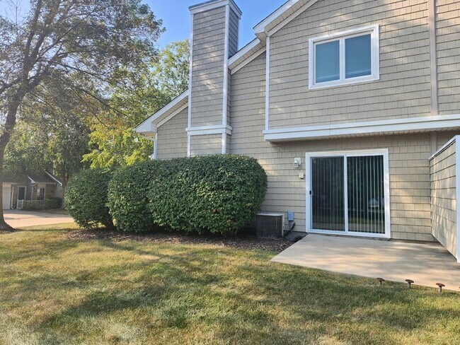 Building Photo - 811 Burr Oaks Dr
