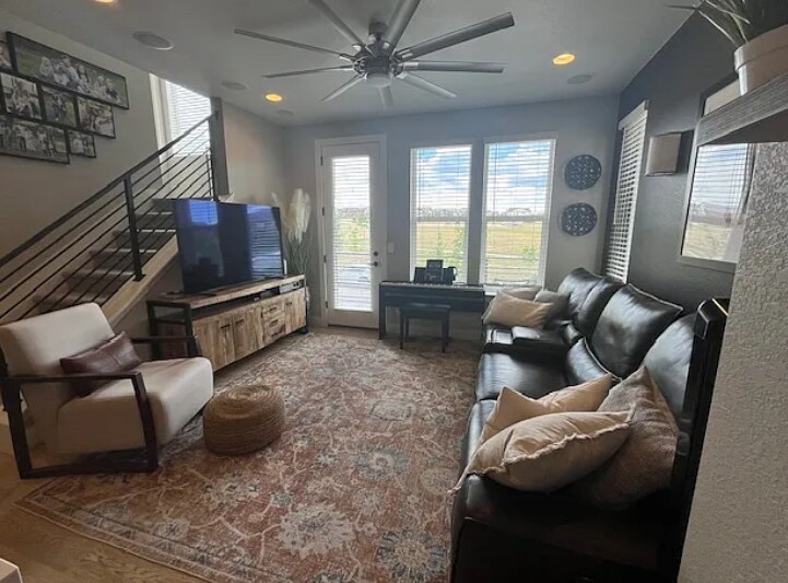 Building Photo - 3617 Mykonos Dr