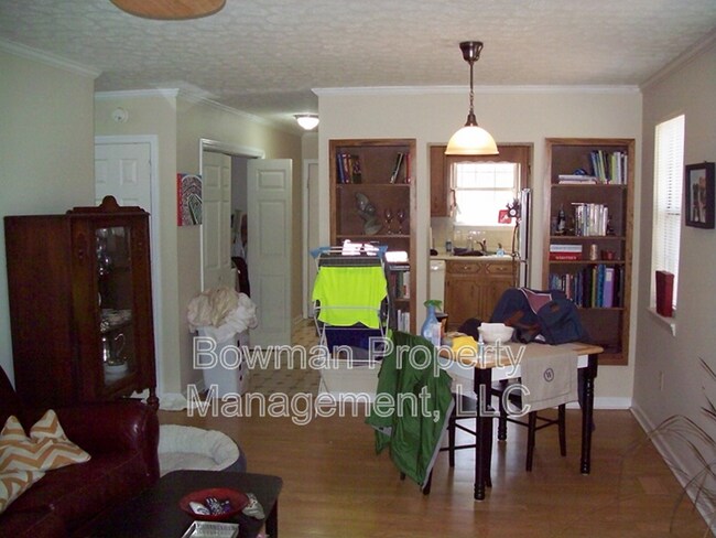 Building Photo - 132 Oxford Ct
