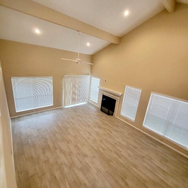 Building Photo - 16430 Clearwater Cir