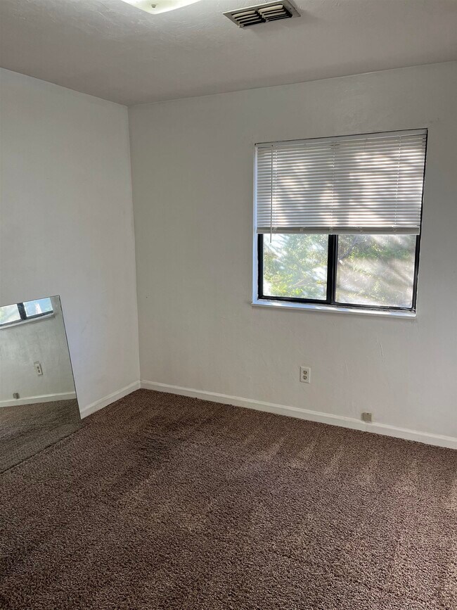 Building Photo - 2007 Bradford Ct