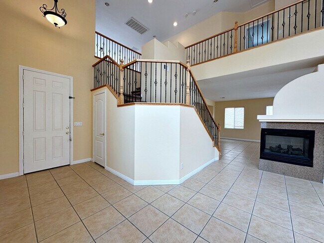 Building Photo - 4 BEDROOM HOME 3 CAR GARAGE ON A CORNER LO...