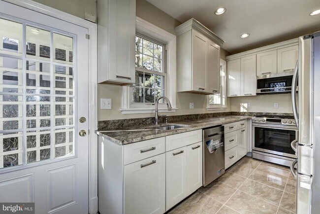 Building Photo - 4910 Hillbrook Ln NW