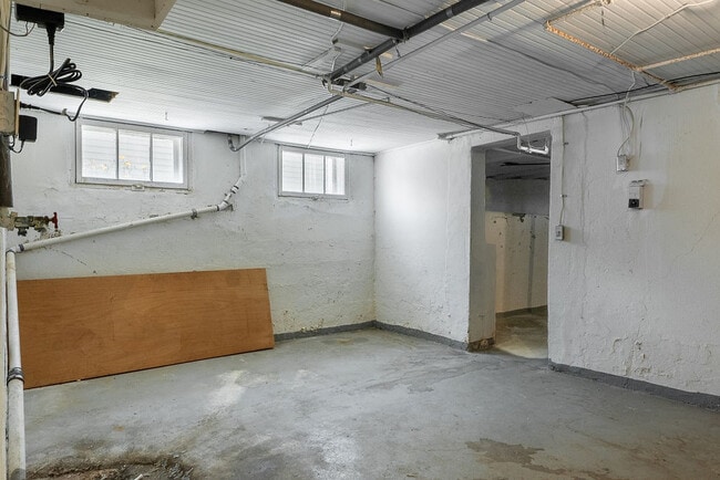 Building Photo - 614 NE Emmett St