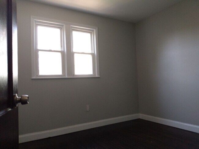 Building Photo - 45 S Pine Ave