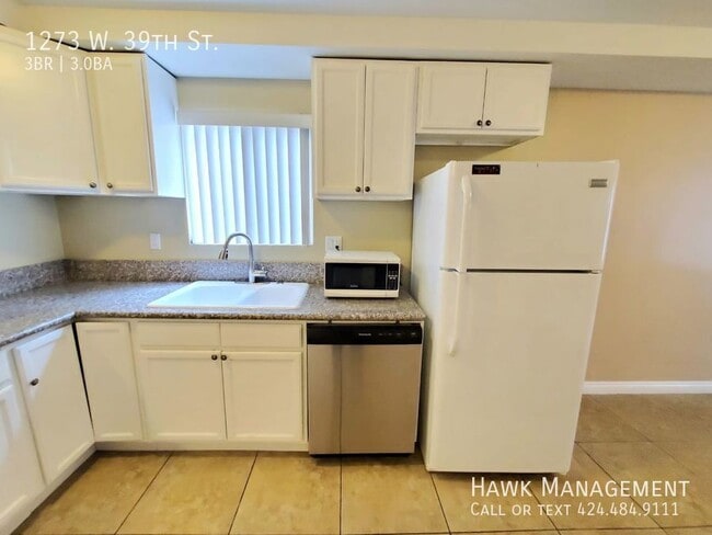 Building Photo - 1273 W 39th St