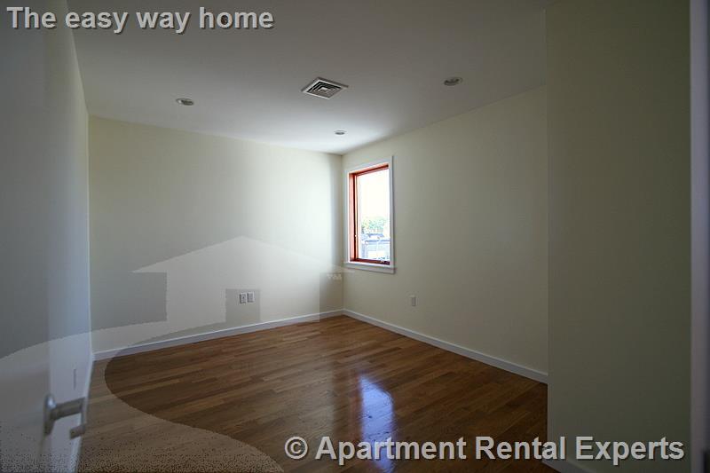 Building Photo - 2 Beech St