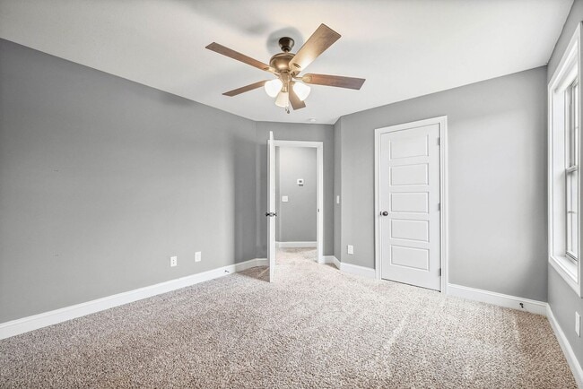 Building Photo - Pet Friendly Four Bedroom!