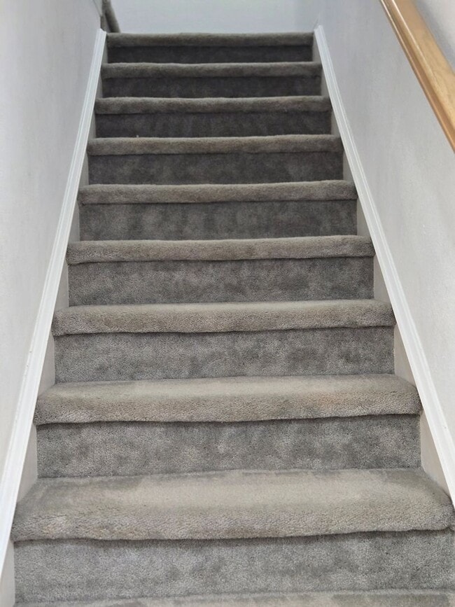 Building Photo - 2 bedroom 2.5 bath townhome