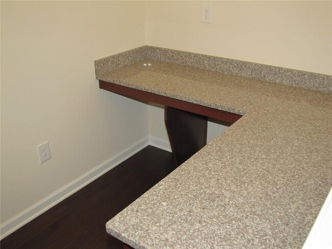 Building Photo - 462 Spring View Dr