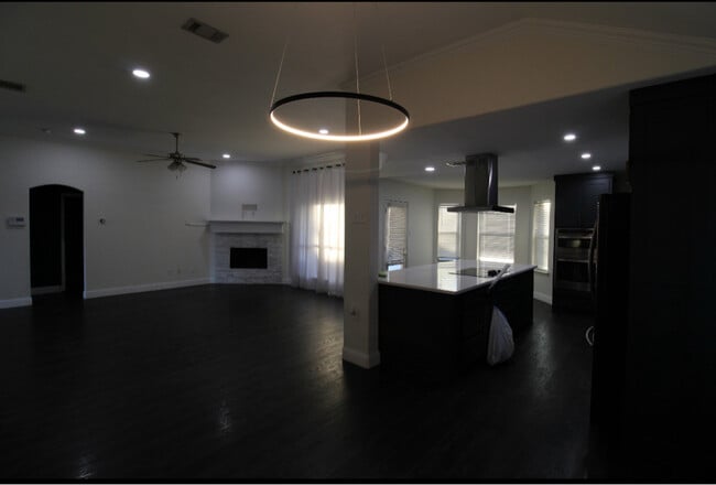 Building Photo - 1405 Meadowlark Ln