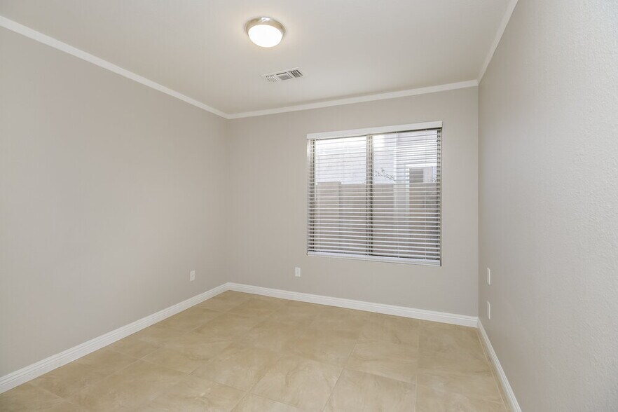 Building Photo - 1233 S Colonial Dr