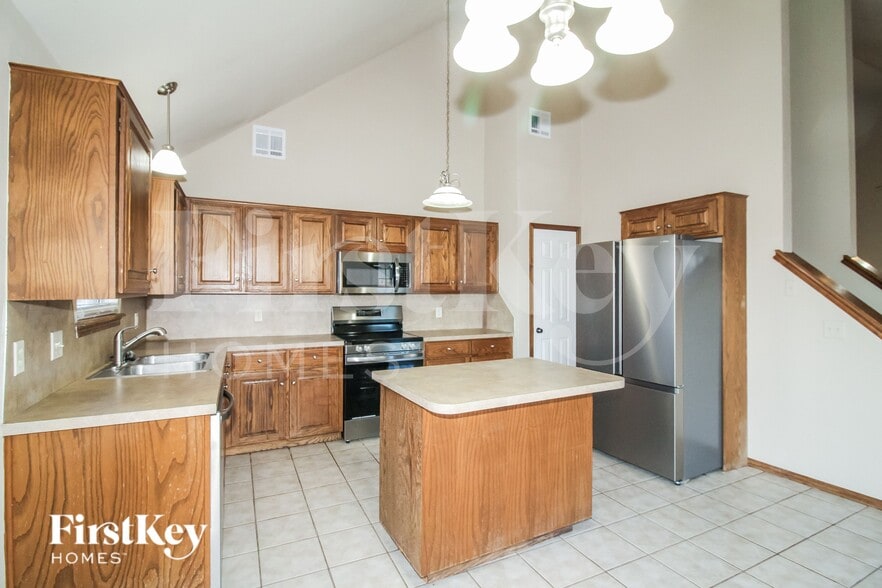 Building Photo - 2504 Tyler Ln