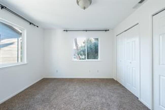 Building Photo - Spacious 3 Bedroom, 2.5 Bathroom Marina To...