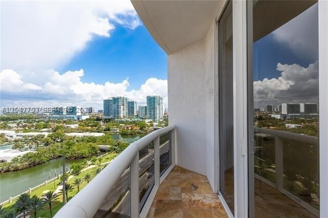 Building Photo - 16001 Collins Ave