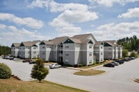 Building Photo - "Charming 1-Bedroom Townhouse Retreat on Campus Drive!"