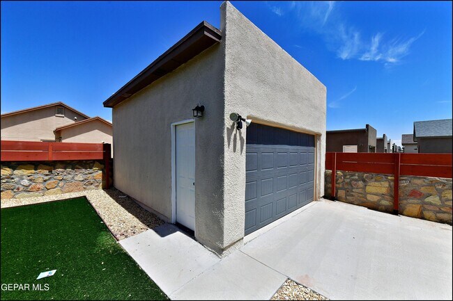 Building Photo - 14321 Bill Lazor Pkwy