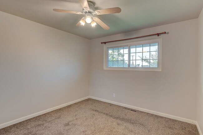 Building Photo - Charming 3-Bedroom Home on Spacious Corner...