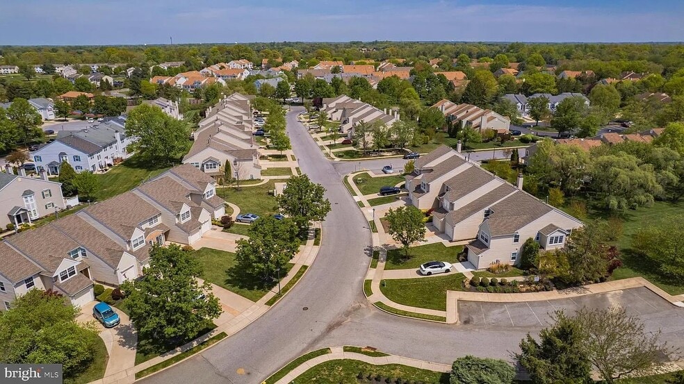 Building Photo - 2403 Doral Dr