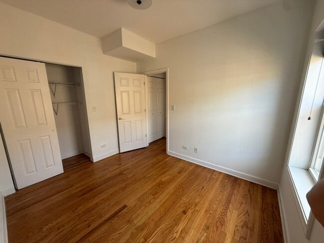 Building Photo - 4845 N Wolcott Ave
