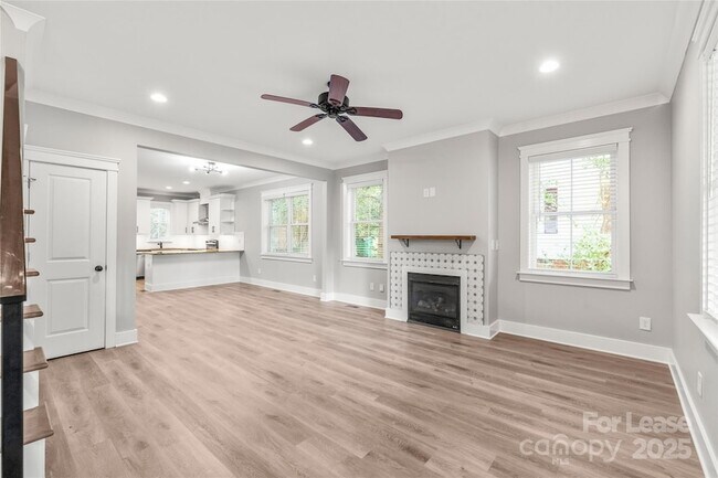 Building Photo - 712 Seldon Dr
