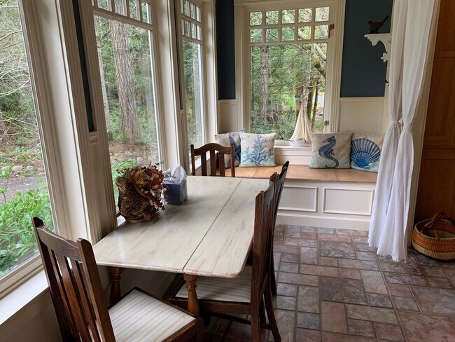 Building Photo - Charming 1BR House in Shelton
