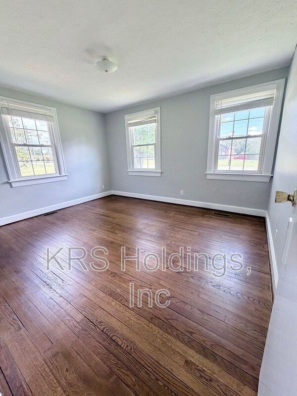Building Photo - 2709 Old Forest Rd
