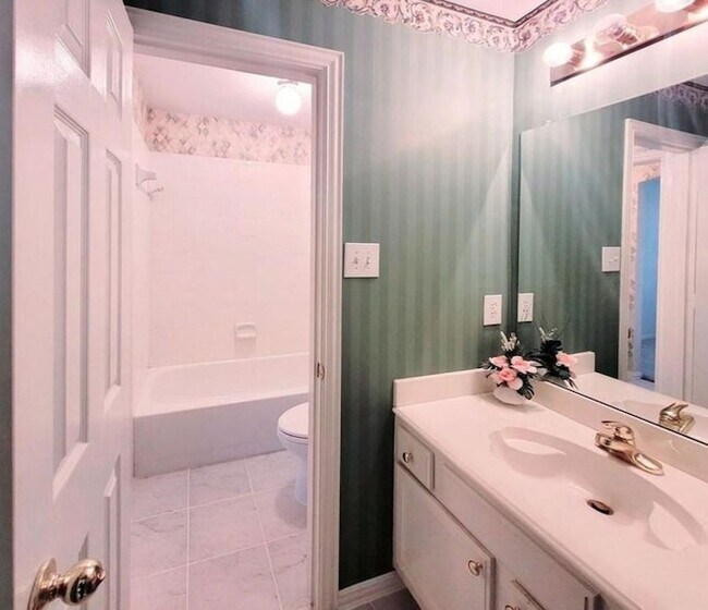 Building Photo - 6401 Dakota Dr