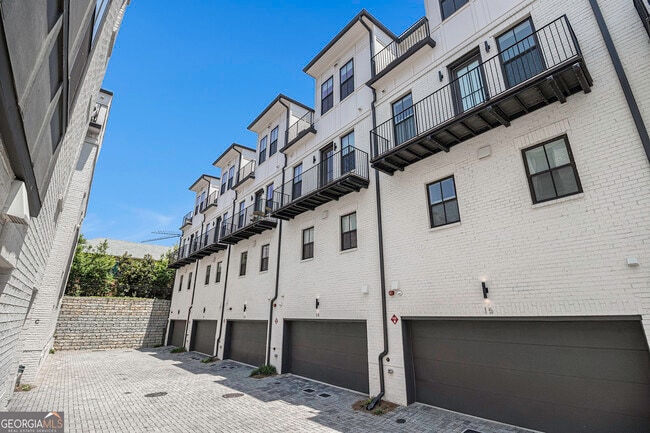 Building Photo - 574 Boulevard Pl NE