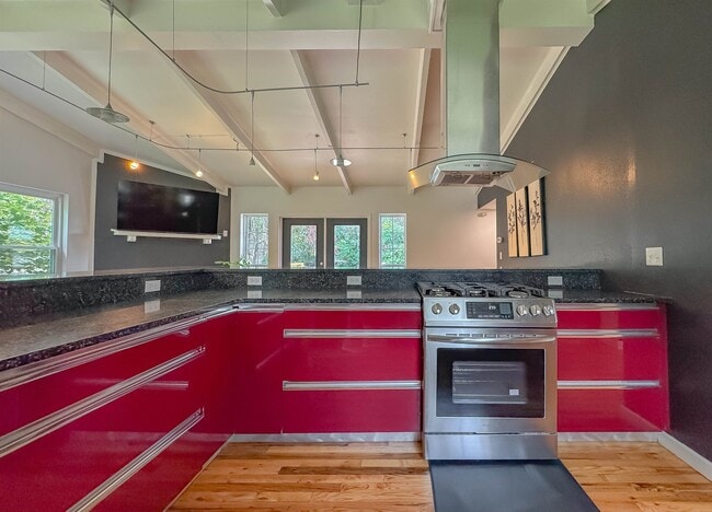 Building Photo - 1044 Seminole Dr