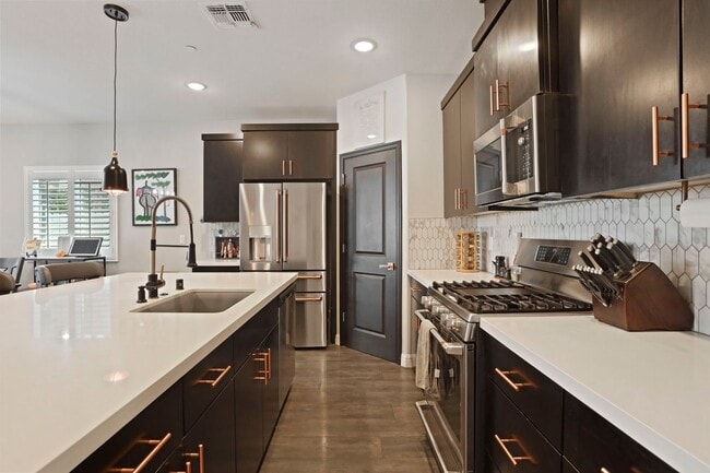 Building Photo - Spacious 5 Bedroom Home in Lodi with 1st f...