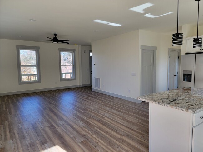 Building Photo - 71 Oakley Rd
