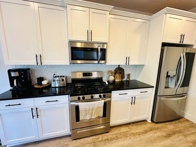 Building Photo - Charming Newer Ridgefield Home with Upgrades Throughout