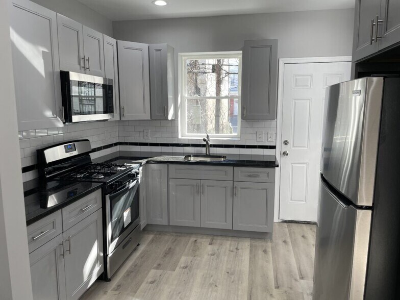 Building Photo - 35 N Conestoga St