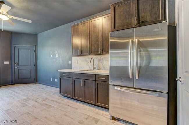 Building Photo - 6390 Montrose Park Ct