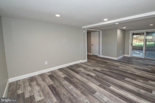 Building Photo - 710 W Callowhill St