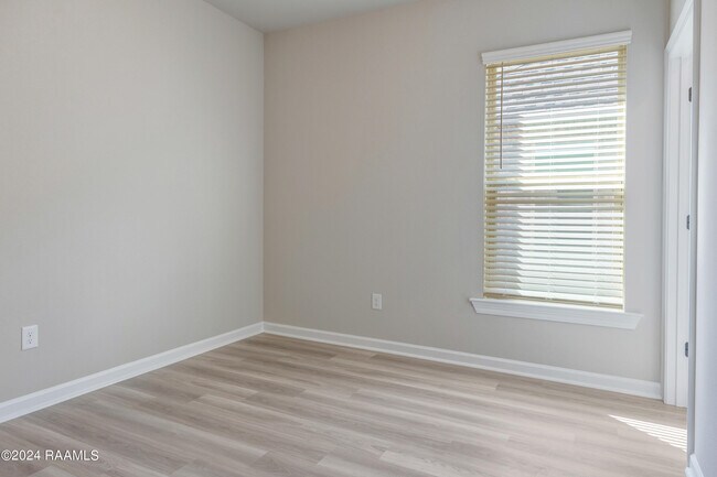 Building Photo - 124 Lightbourne Dr