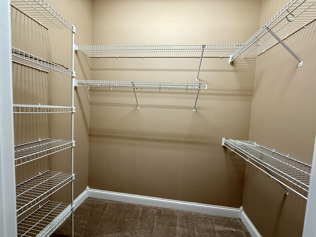 Building Photo - 98 Melrose Dr