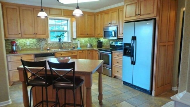 Building Photo - Modern Elegance Meets Spacious Comfort: 4B...