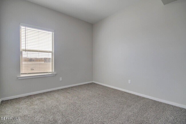 Building Photo - 916 Mormon Tea Dr