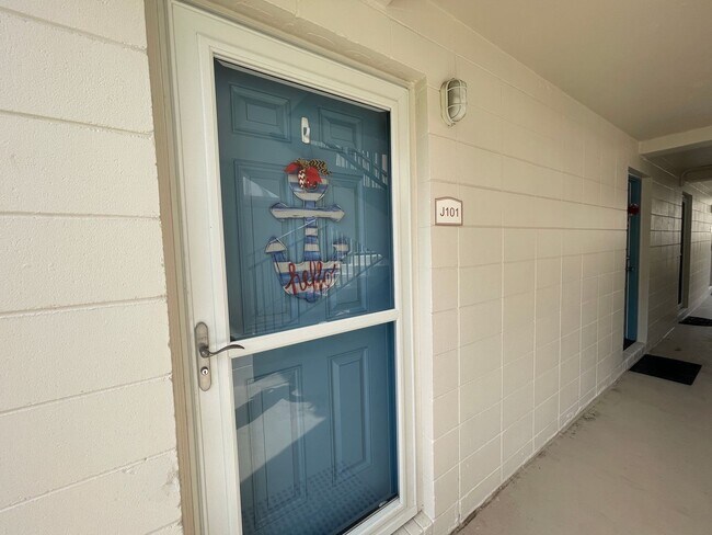 Building Photo - 2100 W Beach Drive