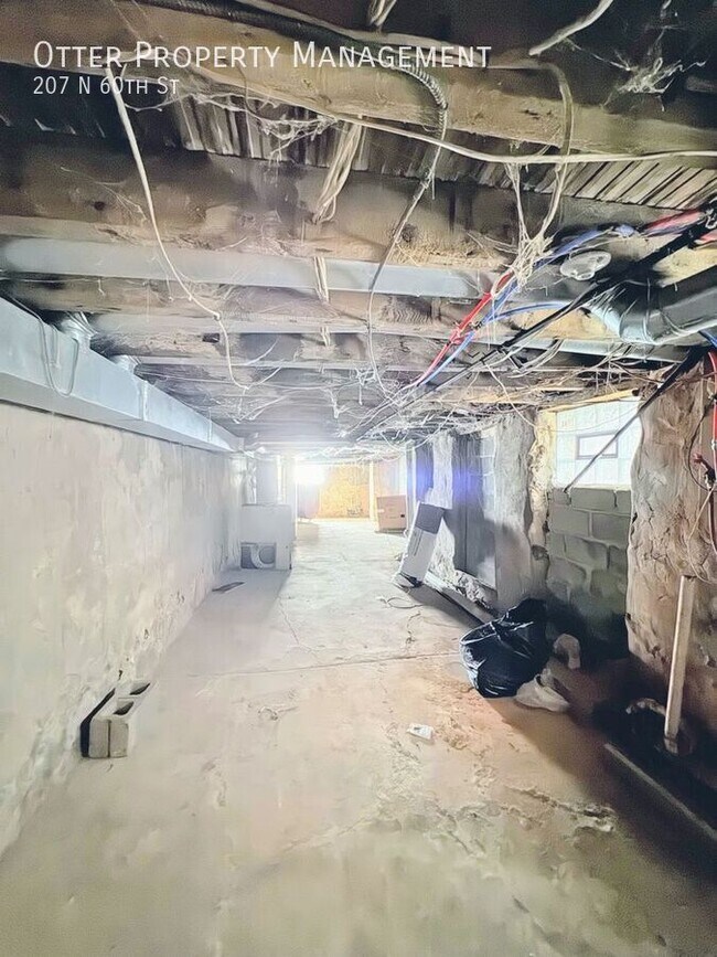 Building Photo - 207 N 60th St