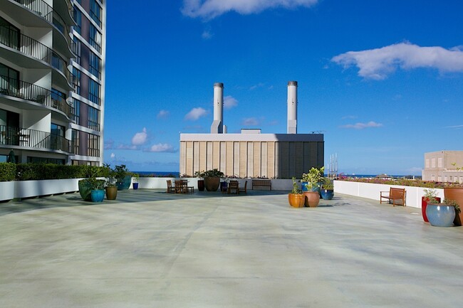 Building Photo - fully furnished 1/1/1 condo at Harbor Squa...