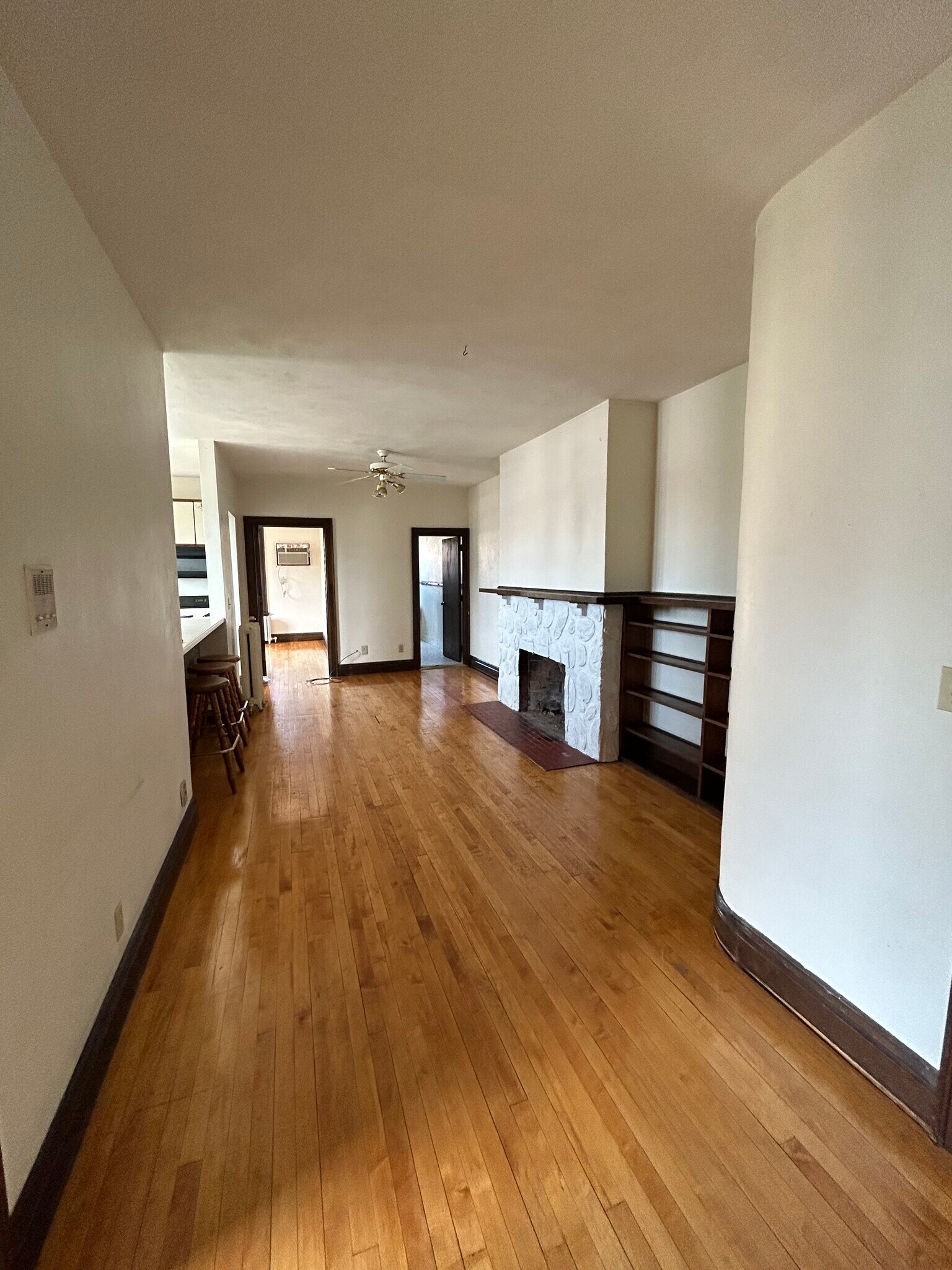 Building Photo - 612 Howard Plz