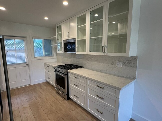 Building Photo - 1502 Clay St