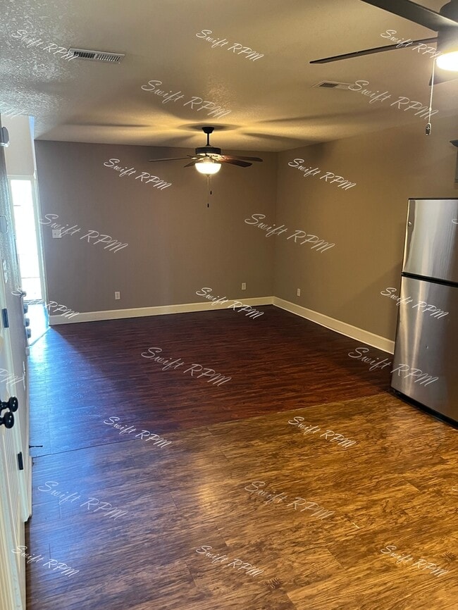 Building Photo - 21611 Westover Ct